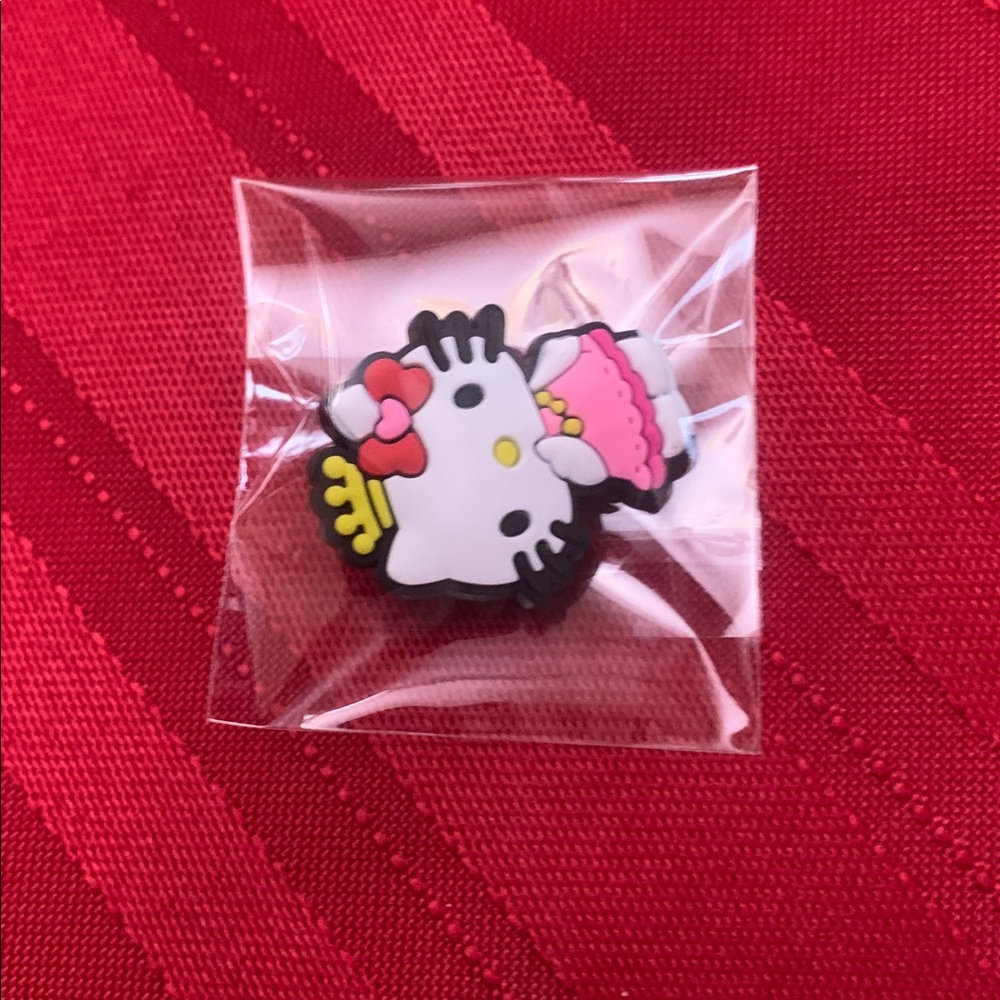 Hello Kitty Pink croc shoe charm - Picture 3 of 3